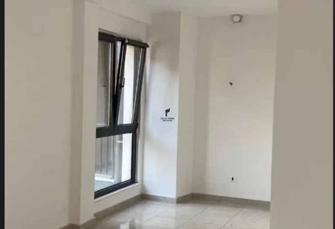 Tirane, jepet me qera zyre Kati 3, 90 m² 800 € (PAZARI I RI)