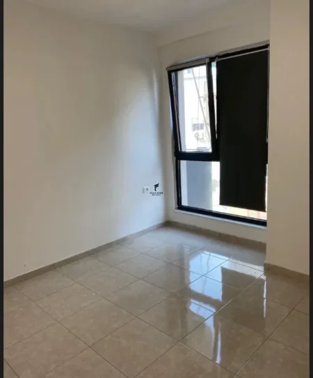 Tirane, jepet me qera zyre Kati 3, 90 m² 800 € (PAZARI I RI)