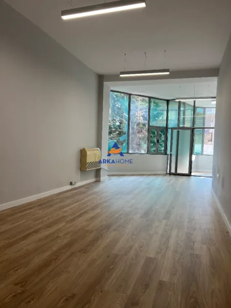 Tirane, jepet me qera ambjent biznesi Kati 0, 123 m² 1.600 € 