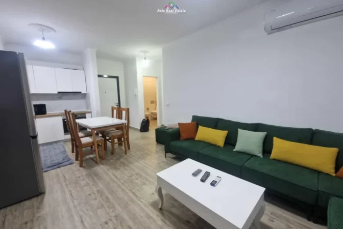 Tirane, jepet me qera apartament 1+1+Ballkon Kati 4, 70 m² 520 € (golden park)