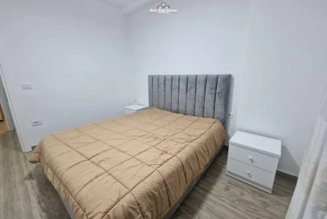 Tirane, jepet me qera apartament 1+1+Ballkon Kati 4, 70 m² 520 € (golden park)