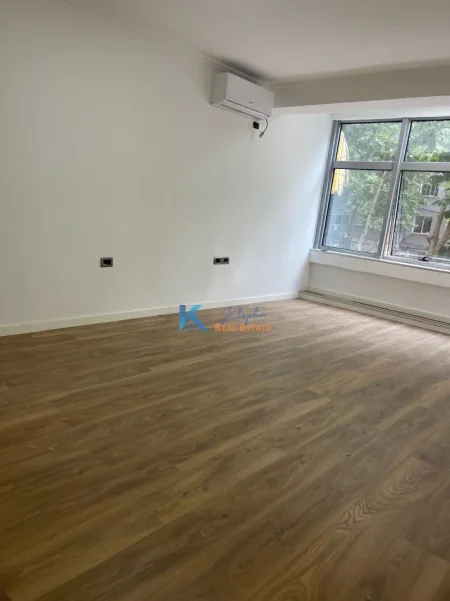 Tirane, jap me qera zyre Kati 2, 80 m² 820 € (Rruga e Kavajes)