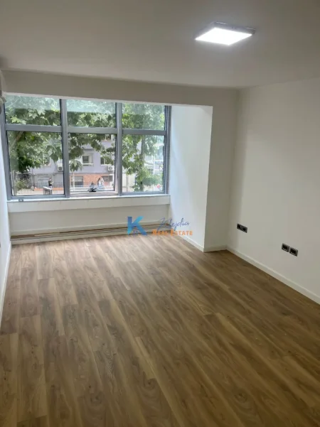 Tirane, jap me qera zyre Kati 2, 80 m² 820 € (Rruga e Kavajes)