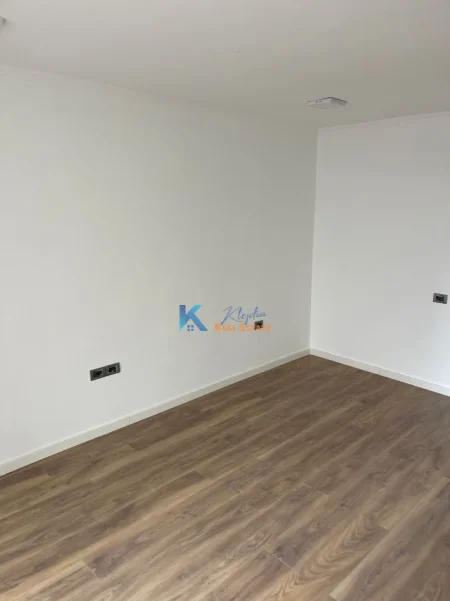 Tirane, jap me qera zyre Kati 2, 80 m² 820 € (Rruga e Kavajes)