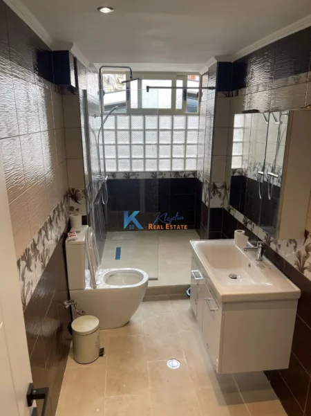 Tirane, jap me qera zyre Kati 2, 80 m² 820 € (Rruga e Kavajes)