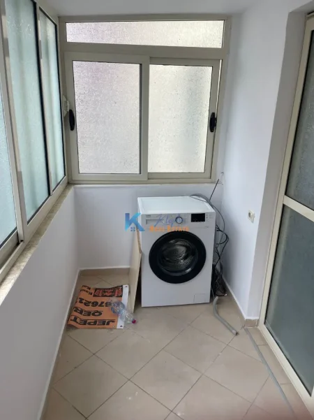 Tirane, jap me qera zyre Kati 2, 80 m² 820 € (Rruga e Kavajes)