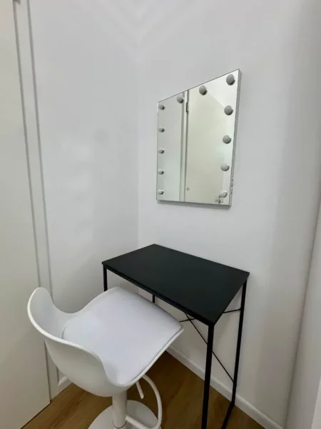 Tirane, jepet me qera apartament 1+1 Kati 6, 65 m² 400 € (ALI DEMI)