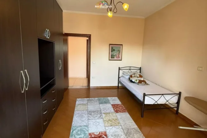 Tirane, jepet me qera Vile 2 Katshe Kati 2, 505 m² 900 € (kthesa e kamezes)