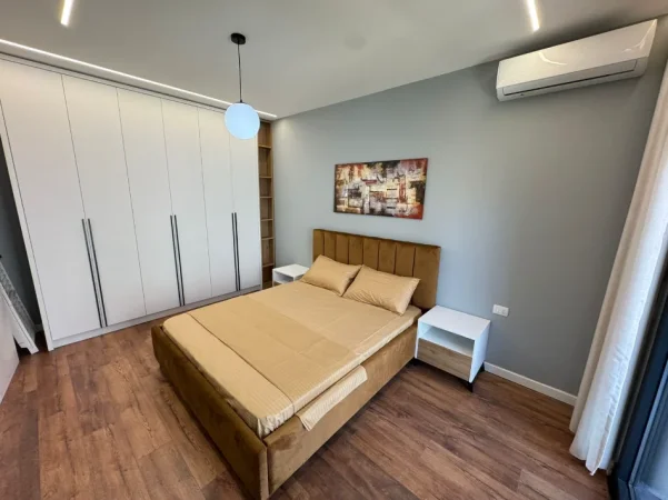 Tirane, jepet me qera apartament 1+1 Kati 5, 700 € 