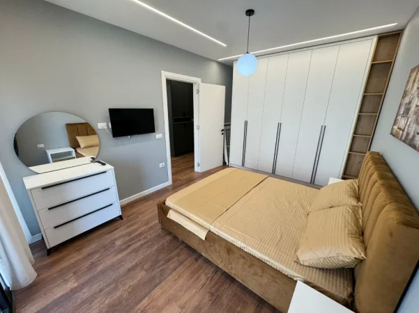 Tirane, jepet me qera apartament 1+1 Kati 5, 700 € 