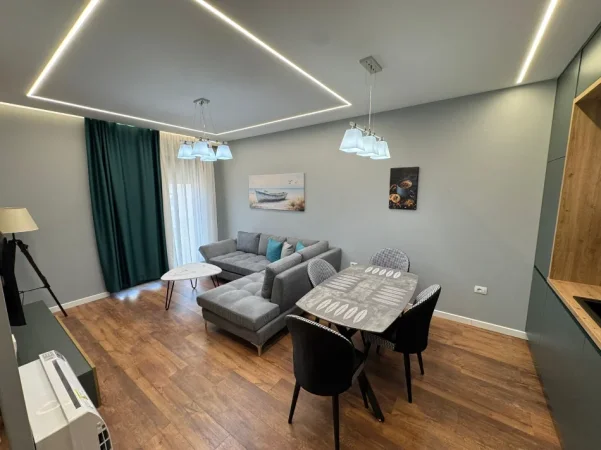 Tirane, jepet me qera apartament 1+1 Kati 5, 700 € 