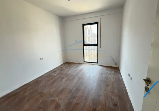 Tirane, shitet apartament 2+1+2+Ballkon Kati 4, 108 m² 243.900 € (Rruga Sadik Petrela, ASL 2)