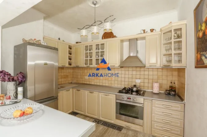 Tirane, jepet me qera apartament 3+1+Ballkon Kati 16, 157 m² 1.200 € 