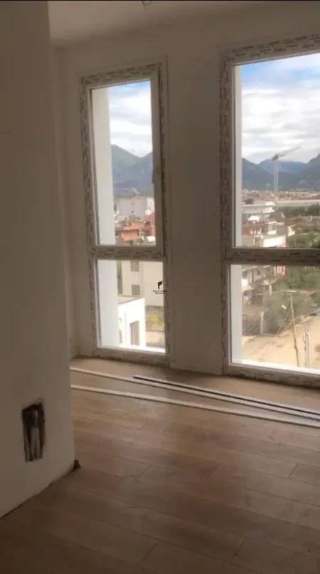 Tirane, jepet me qera apartament 1+1 Kati 4, 60 m² 600 € (STACIONI TRENIT)