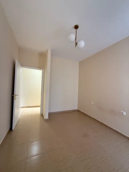 Tirane, jepet me qera 2+1 Kati 4, 120 m² •50.000 Leke pjeserisht i mobiluar  •60.000 Leke i mobiluar (BULEVARDI I RI)