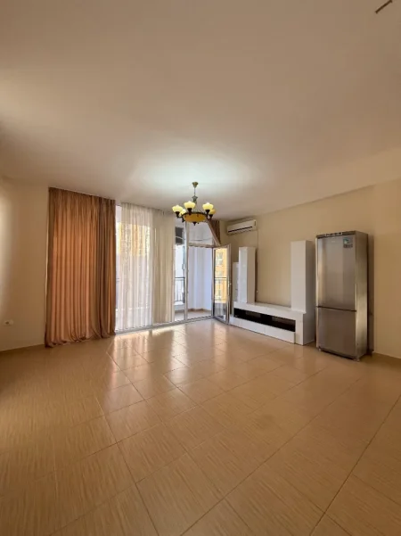 Tirane, jepet me qera 2+1 Kati 4, 120 m² •50.000 Leke pjeserisht i mobiluar  •60.000 Leke i mobiluar (BULEVARDI I RI)