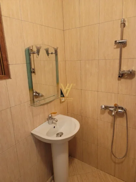 Tirane, jepet me qera Vile 3 Katshe Kati 0, 550 m² 2.500 € (RRUGA E ELBASANIT)