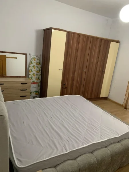 Tirane, jepet me qera apartament 2+1 Kati 1, 76 m² 550 € (PAZARI I RI)