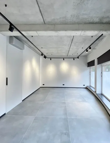 Tirane, shitet dyqan Kati 1, 100 m² 550.000 € 