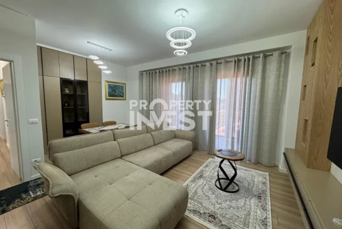 Tirane, jepet me qera apartament 3+1 Kati 8, 159 m² 2.100 € (Rruga e kavajes)
