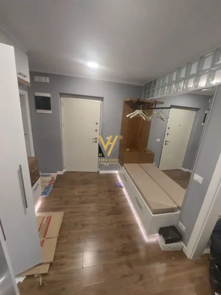 Tirane, jepet me qera apartament 2+1+Ballkon Kati 5, 80 m² 800 € (PALLATI ME SHIGJETA)