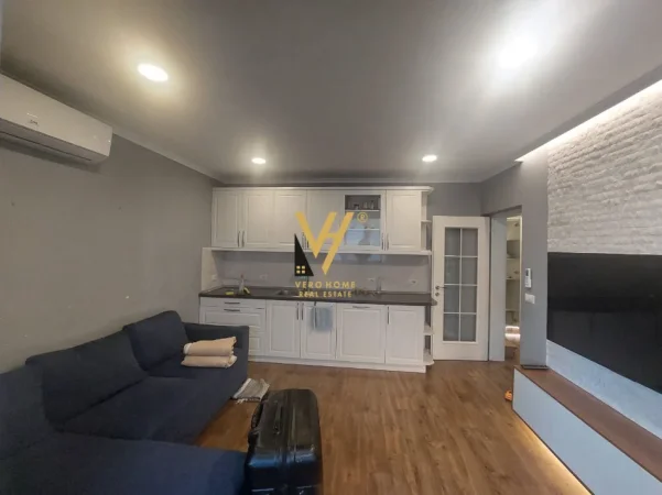 Tirane, jepet me qera apartament 2+1+Ballkon Kati 5, 80 m² 800 € (PALLATI ME SHIGJETA)