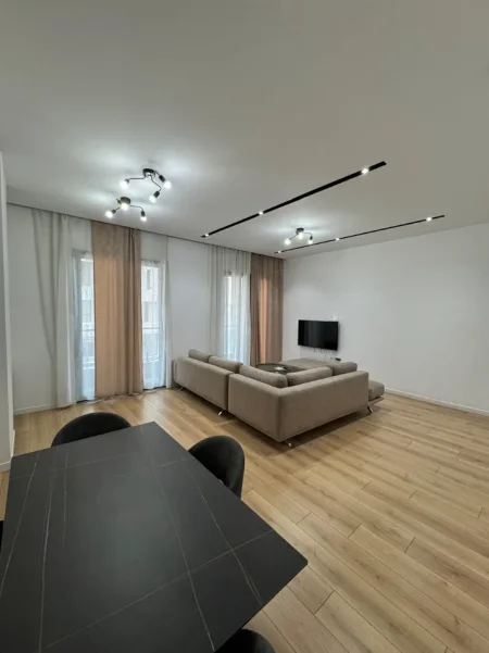 Tirane, jepet me qera apartament 2+1 Kati 3, 125 m² 1.200 € (SQUARE 21)
