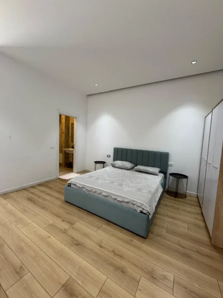 Tirane, jepet me qera apartament 2+1 Kati 3, 125 m² 1.200 € (SQUARE 21)