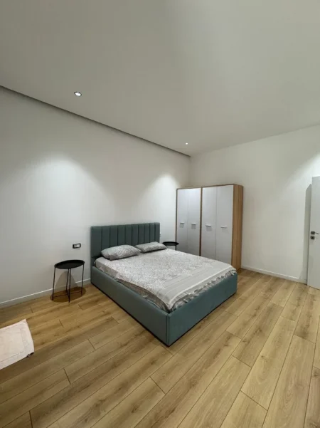 Tirane, jepet me qera apartament 2+1 Kati 3, 125 m² 1.200 € (SQUARE 21)