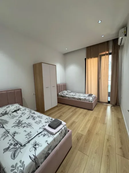 Tirane, jepet me qera apartament 2+1 Kati 3, 125 m² 1.200 € (SQUARE 21)
