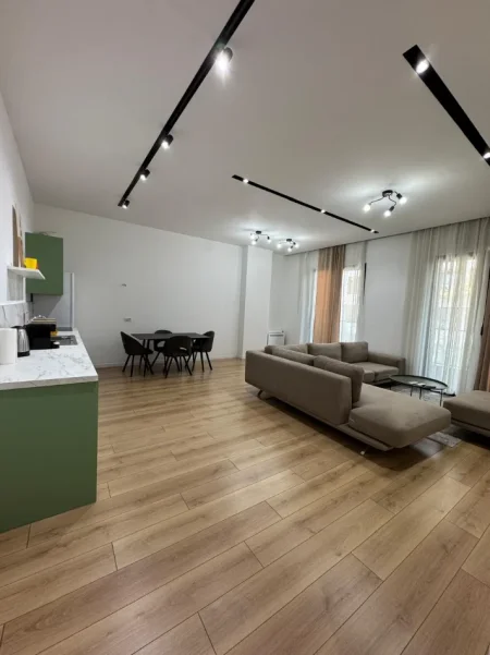 Tirane, jepet me qera apartament 2+1 Kati 3, 125 m² 1.200 € (SQUARE 21)