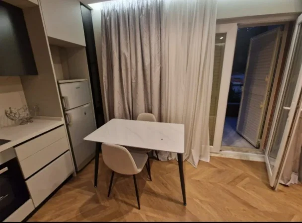 Tirane, jepet me qera apartament 1+1 Kati 1, 72 m² 700 € (Aneks Bllk Kodra E Diellit)
