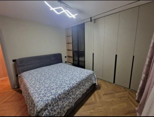 Tirane, jepet me qera apartament 1+1 Kati 1, 72 m² 700 € (Aneks Bllk Kodra E Diellit)