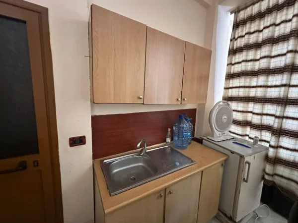 Tirane, jepet me qera apartament 1+1 Kati 1, 45 m² 250 € (Siri Kodra)