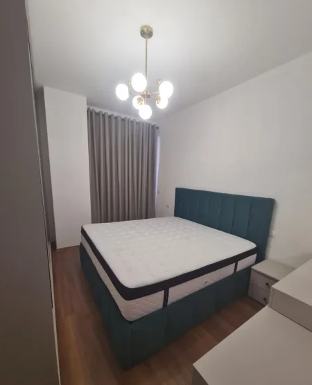 Tirane, jepet me qera apartament 1+1 Kati 3, 70 m² 700 € (Rruga Ali Visha)