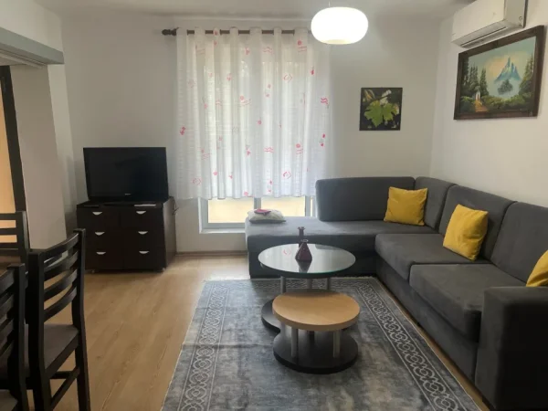 Tirane, jepet me qera apartament 2+1 Kati 2, 80 m² 350 € (Rruga Ura)