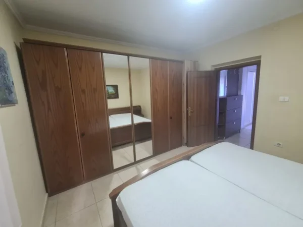 Tirane, jepet me qera apartament 1+1 Kati 2, 65 m² 550 € (Vasil Shanto)