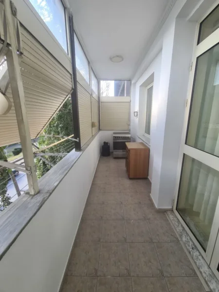 Tirane, jepet me qera apartament 1+1 Kati 2, 65 m² 550 € (Vasil Shanto)