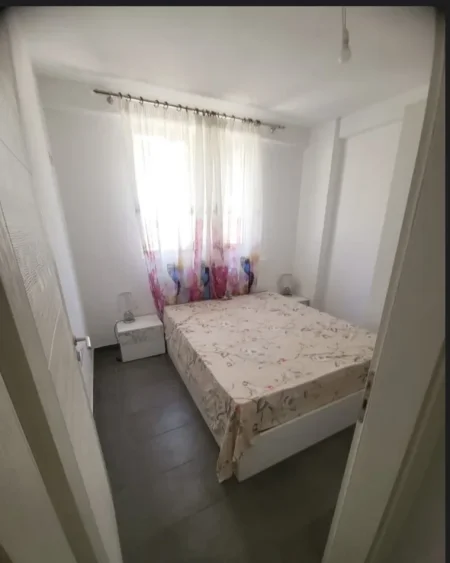 Tirane, jepet me qera apartament 2+1 Kati 1, 70 m² 300 € (Shkoze)