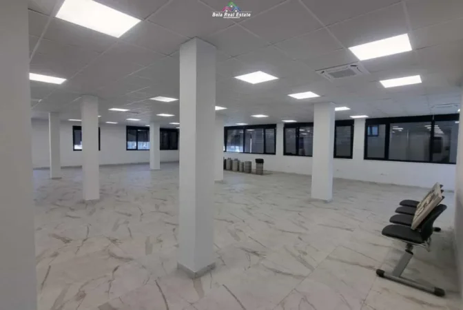 Tirane, jepet me qera zyre , 350 m² 3.000 € (TEG)