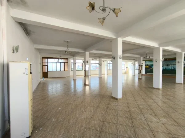 Tirane, jepet me qera ambjent biznesi Kati 2, 650 m² 1.300 € (Bathore)
