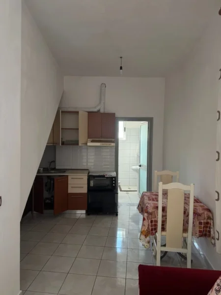 Tirane, jepet me qera apartament 1+1 Kati 1, 55 m² 280 € (Siri Kodra)
