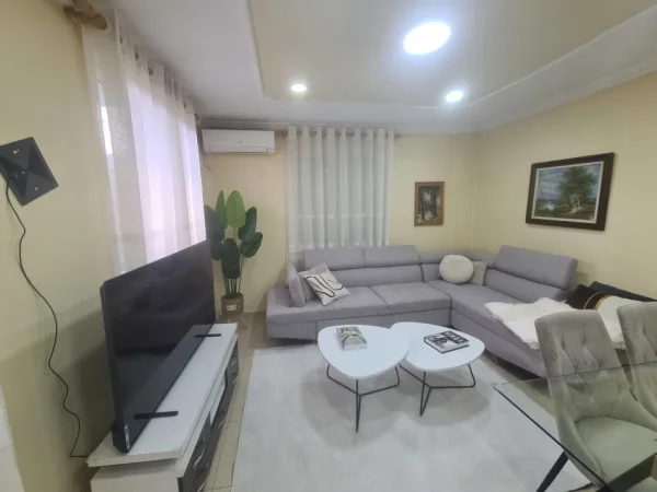 Tirane, jepet me qera apartament 3+1 Kati 0, 120 m² 1.800 € (Liqeni I Thate)