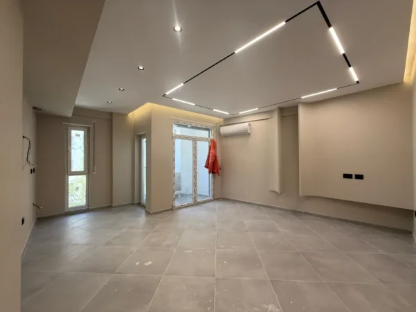 Tirane, jepet me qera apartament 2+1+Ballkon Kati 2, 100 m² 600 € (concord center)