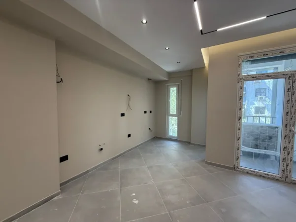 Tirane, jepet me qera apartament 2+1+Ballkon Kati 2, 100 m² 600 € (concord center)