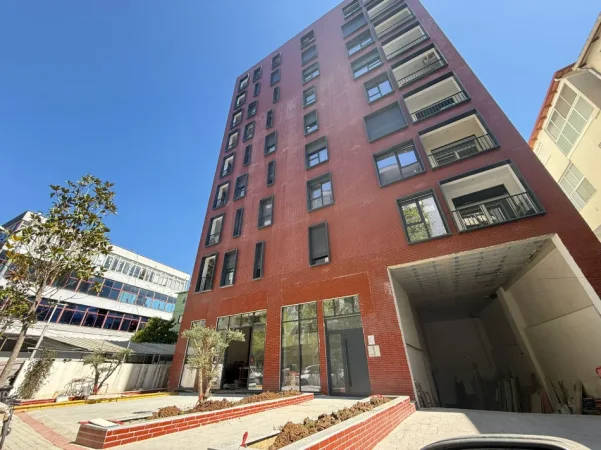 Tirane, jepet me qera apartament 2+1+Ballkon Kati 2, 100 m² 600 € (concord center)