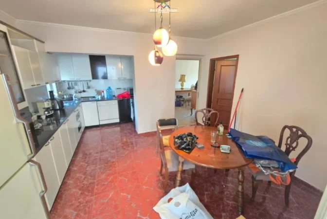 Tirane, shes apartament 2+1 Kati 5, 110 m² 206.000 € (rruga e kavajes)