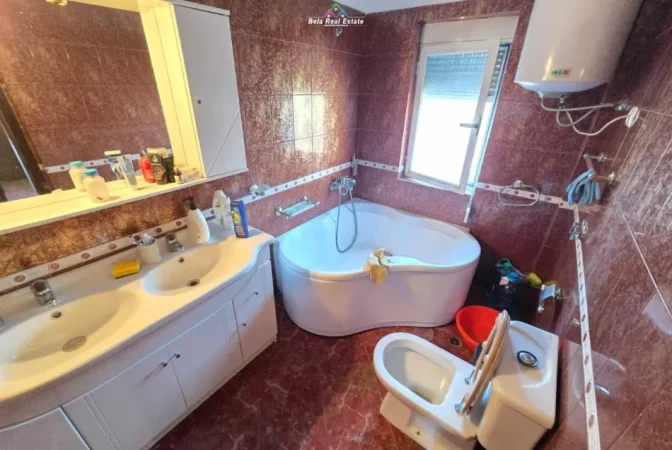 Tirane, shes apartament 2+1 Kati 5, 110 m² 206.000 € (rruga e kavajes)