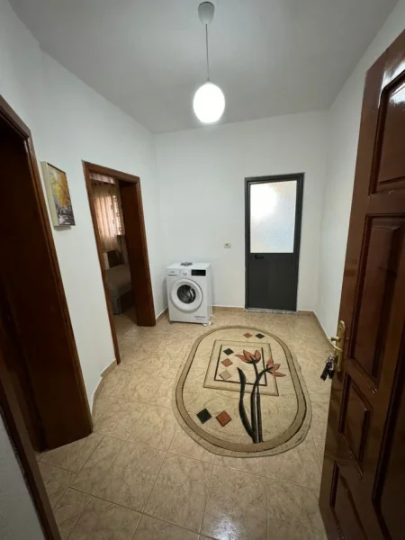 Tirane, jepet me qera apartament 2+1 Kati 3, 90 m² 400 € (Rruga Besa)