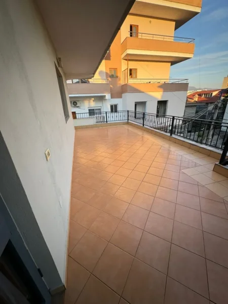 Tirane, jepet me qera apartament 2+1 Kati 3, 90 m² 400 € (Rruga Besa)